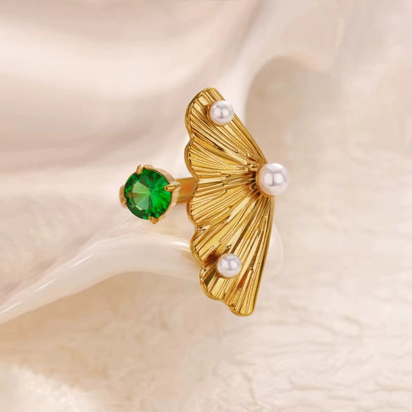 Wholesale Stainless Steel Ring For Women With Green Zircon Electroplated In Exaggerated Retro Style And Wave Pattern