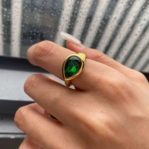 Wholesale Stainless Steel Ring Inlaid With Zirconium Electroplated 18K Gold Simple Snake Design For Women
