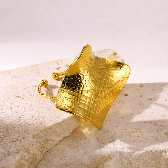 Wholesale Stainless Steel Ring Retro Palace Style Glossy Gold Flower Pattern Electroplated