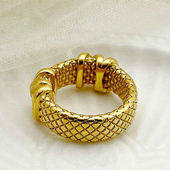 Wholesale Stainless Steel Ring With Snakeskin Pattern And Embossed Design French Retro Style Electroplated