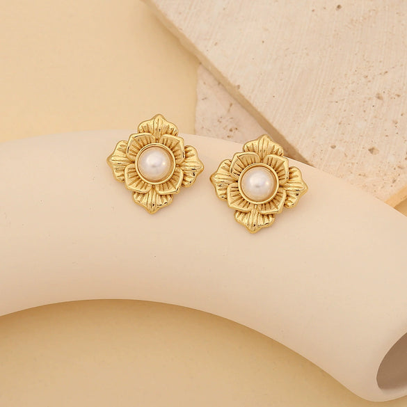 Wholesale Stainless Steel Shell Shape Inlaid Pearl Earrings With Electroplating For Women Fashion Ol Style