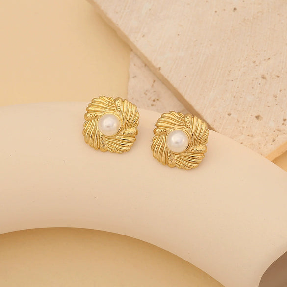 Wholesale Stainless Steel Shell Shape Inlaid Pearl Earrings With Electroplating For Women Fashion Ol Style