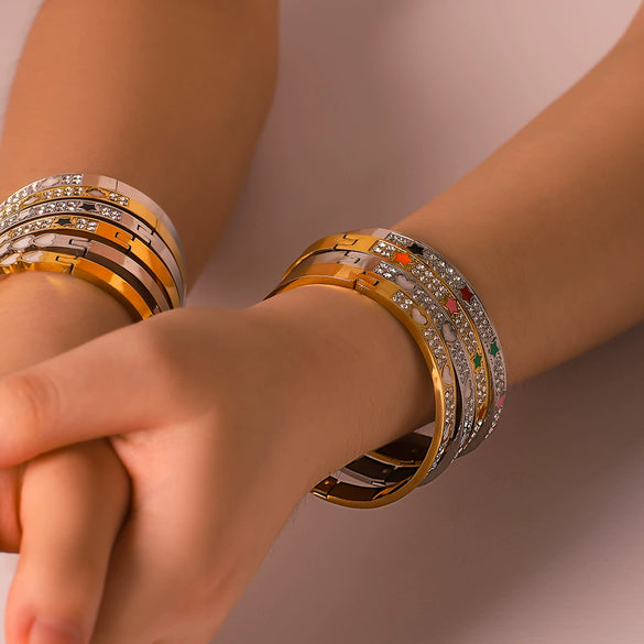 Wholesale Stainless Steel Waterproof Inlaid Zircon White Shell Full Diamond 18K Gold Color Bracelet With 18K Furnace Vacuum Plating
