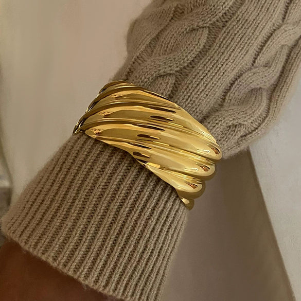Wholesale Stainless Steel Wavy Open Bracelet With 18K Gold Electroplating Simple Original Design