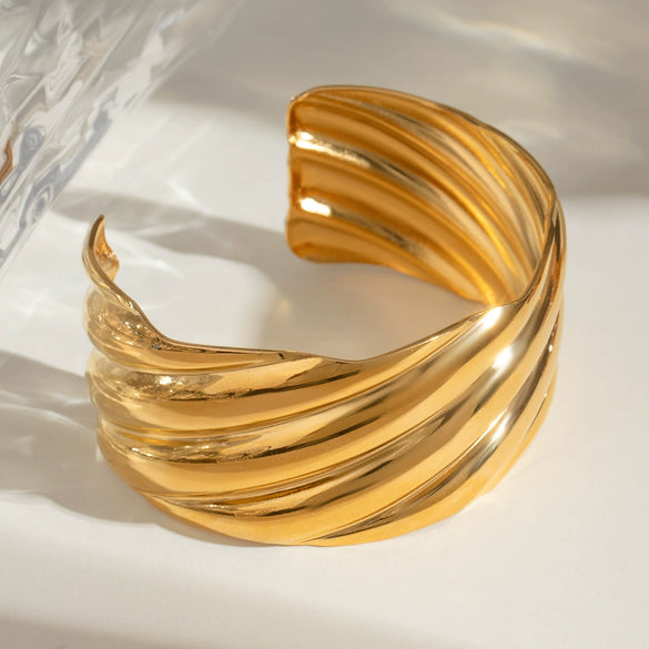 Wholesale Stainless Steel Wavy Open Bracelet With 18K Gold Electroplating Simple Original Design