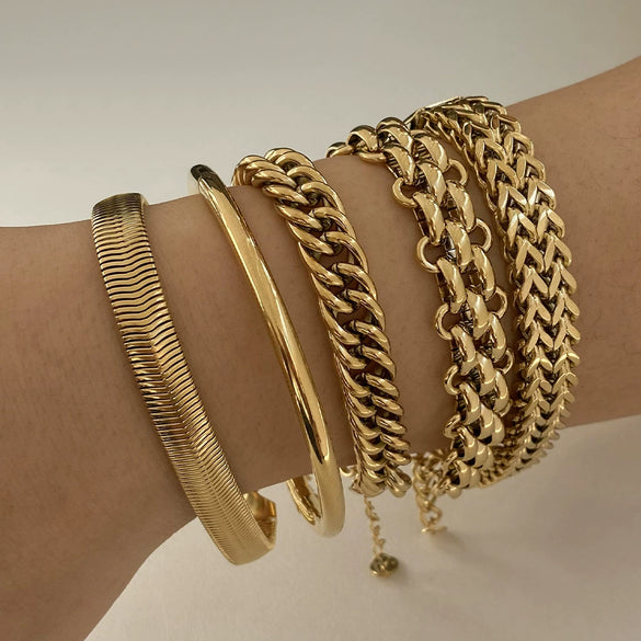 Wholesale Stainless Steel Wide Surface Bracelet With Geometric Pattern In Simple Style Pvd Vacuum Furnace Electroplated For Women