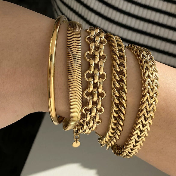 Wholesale Stainless Steel Wide Surface Bracelet With Geometric Pattern In Simple Style Pvd Vacuum Furnace Electroplated For Women