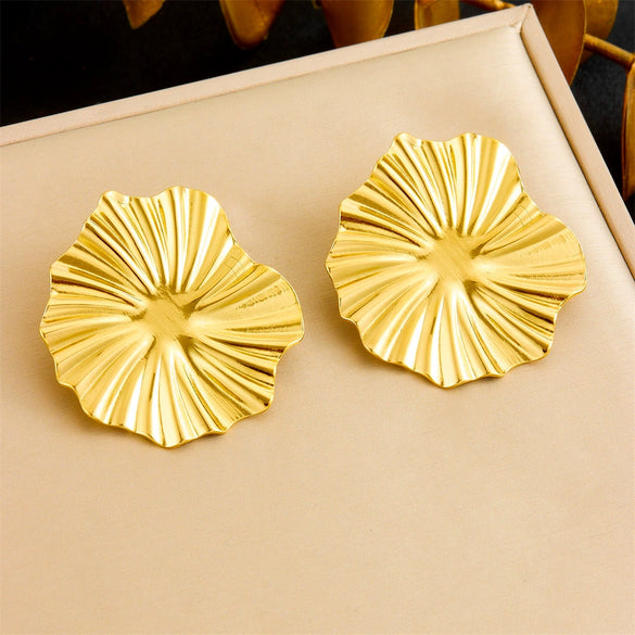 Wholesale Stainless Steel Women's Earrings Gold Plated Love Tassel With Heart Drop Geometric Pattern