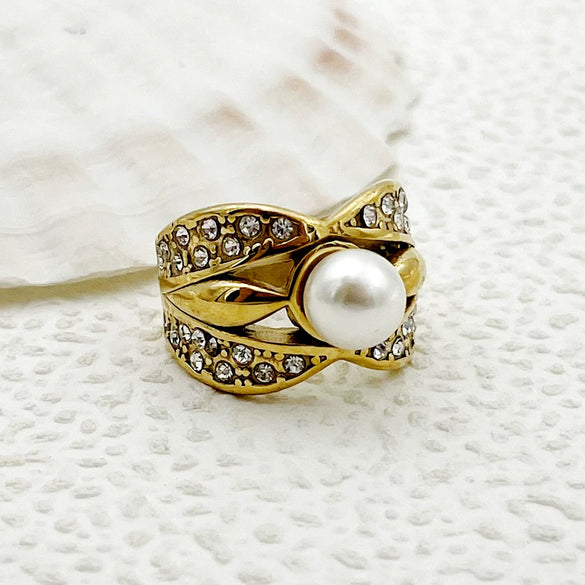 Wholesale Stainless Steel Women's Exaggerated Elegant Ring With Pearl Diamond In French Retro Style And Electroplating Treatment