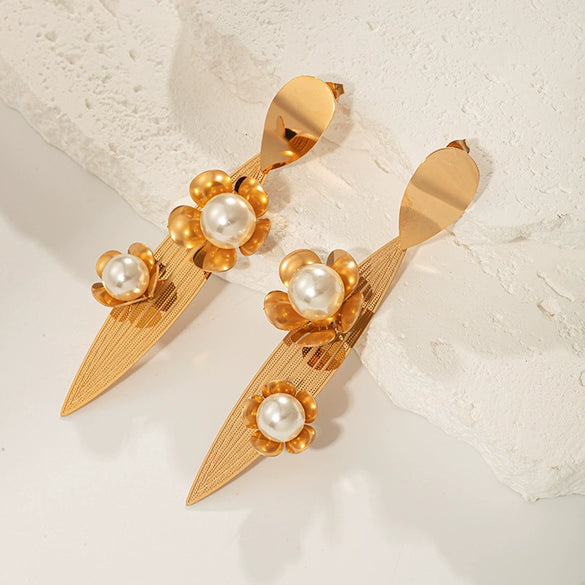 Wholesale Stainless Steel Women's Geometric Small Flower Leaf Shape Earrings With Electroplating