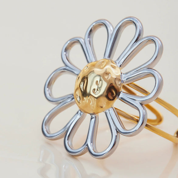 Wholesale Stainless Steel Women's Ring With Geometric Pattern Color Matching Flower Design And Electroplating