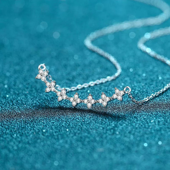 Wholesale 925 Sterling Silver Clavicle Chain With Clover Style Freshwater Pearl And Moissanite Pendant Geometric Pattern Electroplated