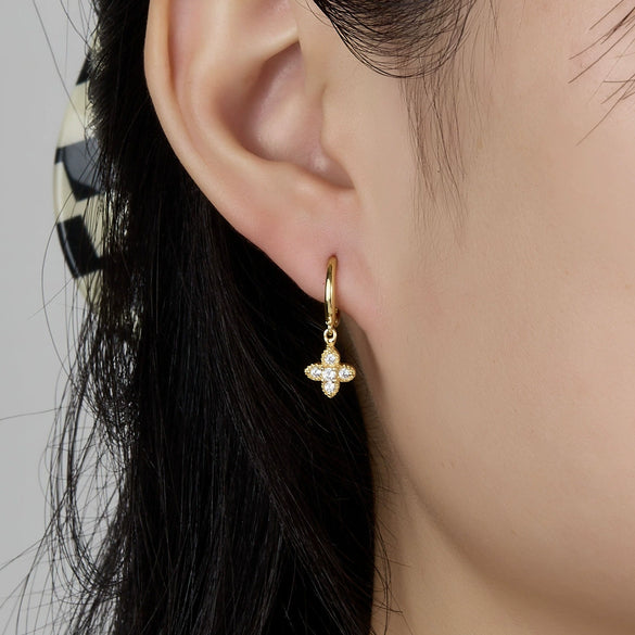 Wholesale 925 Sterling Silver Earrings With Diamond And Fourleaf Clover Flower Pattern Electroplated For Women