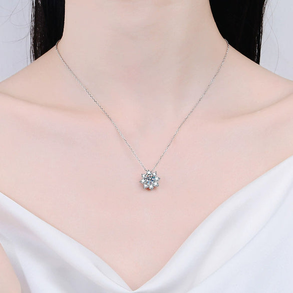 Wholesale 925 Sterling Silver Female Sunflower Moissanite Clavicle Chain Neck Chain With Pt950 Gold Electroplating