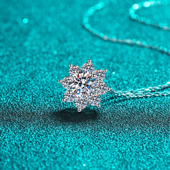 Wholesale 925 Sterling Silver Female Sunflower Moissanite Clavicle Chain Neck Chain With Pt950 Gold Electroplating