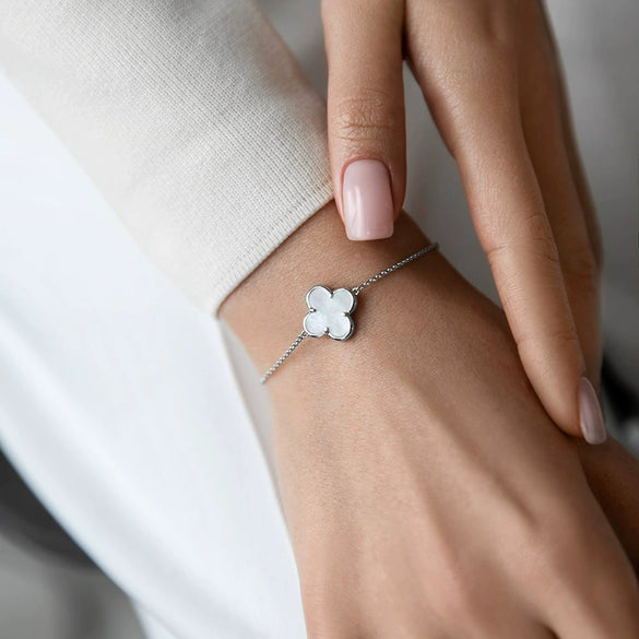 Wholesale 925 Sterling Silver Fourleaf Clover Earrings Necklace Bracelet Set For Women With Seiko Processing And Plant Flower Pattern