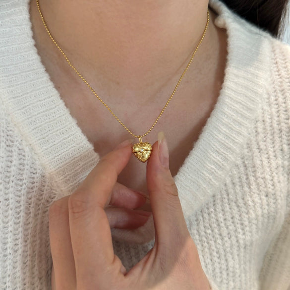 Wholesale 925 Sterling Silver Heart Shape Retro Texture Women Clavicle Chain Necklace With Electroplating Design