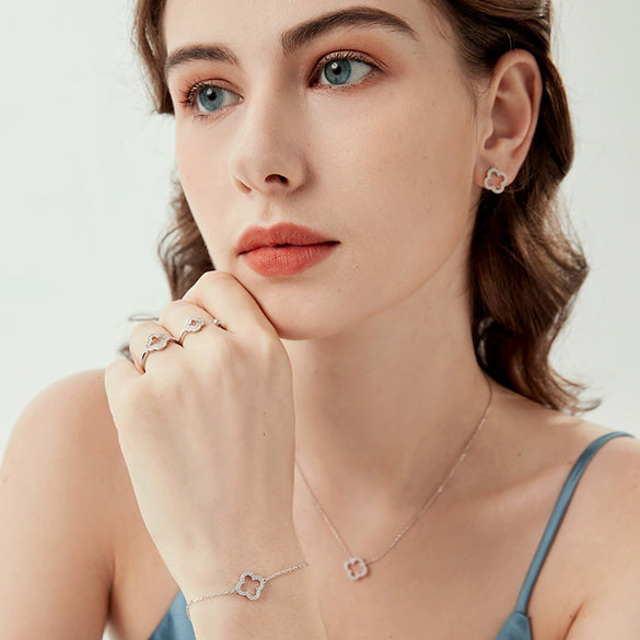 Wholesale 925 Sterling Silver Jewelry Set With Hollow Out Four Leaf Clover Pattern For Women Electroplated Includes Necklace Earrings Bracelet And Ring
