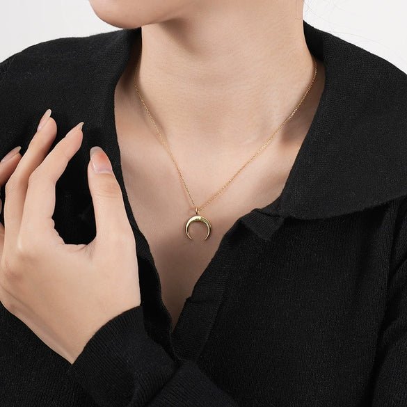 Wholesale 925 Sterling Silver Retro Simple Crescent Geometric Pendant Necklace For Women With Electroplating