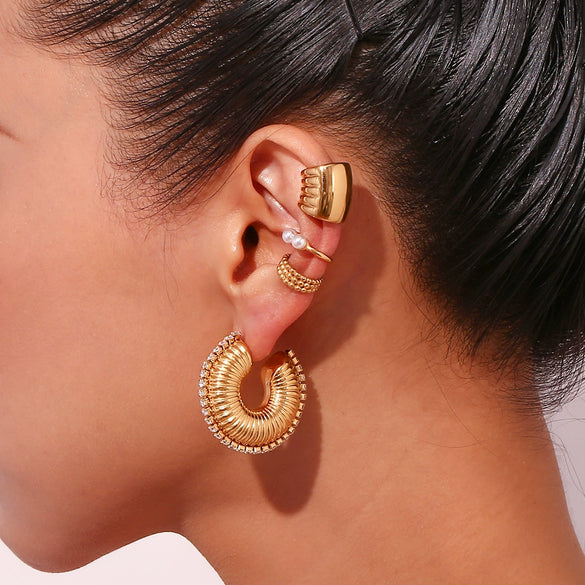 Wholesale Stylish Exaggerated Geometric Stainless Steel 18K Gold Plated Zircon Trim Threaded Hollow Earrings For Women