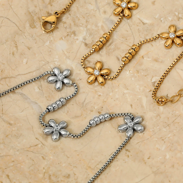 Wholesale Sweet Flower Round Bead Stainless Steel Bracelet With Vacuum Plating And Fashion Ol Style