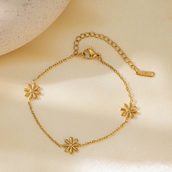 Wholesale Sweet Little Daisy Design Titanium Steel Gold Plated Necklace And Earrings Set For Women