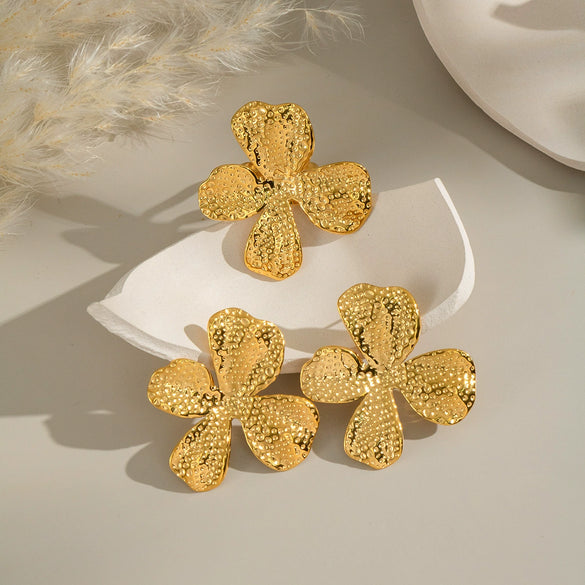 Wholesale Textured Flower Geometric Stainless Steel Earrings And Ring With Electroplating In French Retro Mid Century Style
