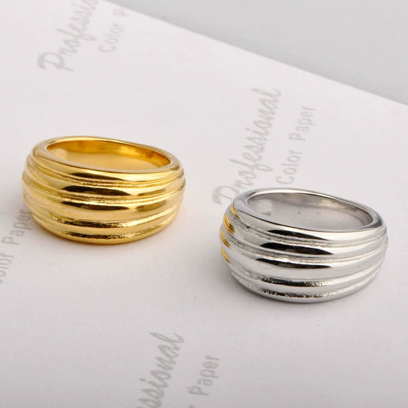 Wholesale Threaded Finger Ring Titanium Steel 18K Gold Plated Personality Flower Design