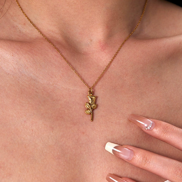 Wholesale Three Dimensional Rose Pendant Necklace With O Chain Made Of Stainless Steel And Titanium Steel Vacuum Real Gold Electroplated In Pvd Furnace Flower Pattern For Women
