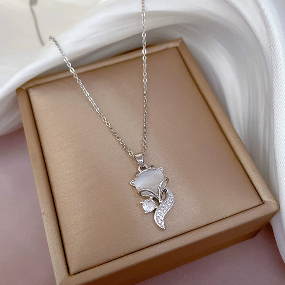 Wholesale Titanium Steel And Copper Diamondencrusted Geometric Fourleaf Flower Women's Necklace