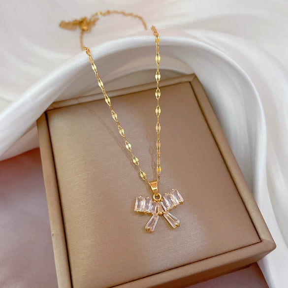 Wholesale Titanium Steel And Copper Diamondencrusted Geometric Fourleaf Flower Women's Necklace