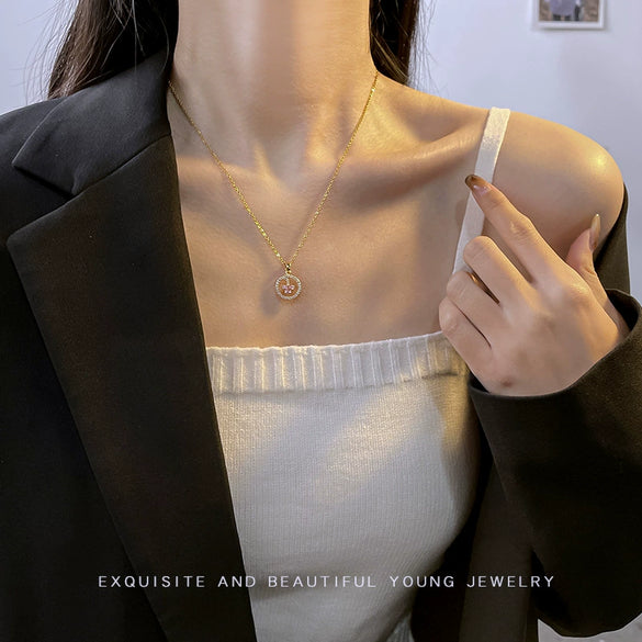 Wholesale Titanium Steel And Copper Necklace With Diamondencrusted Round Geometric Pendant For Women