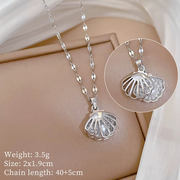 Wholesale Titanium Steel And Copper Necklace With Geometric Pattern Diamond And Micro Zircon Gold Plated Pendant