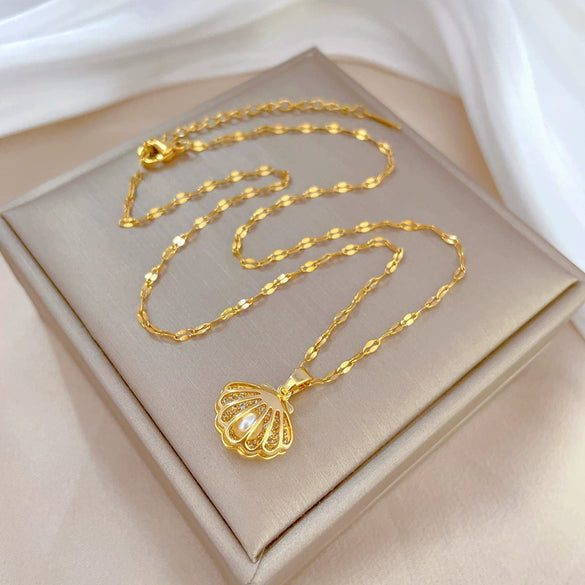 Wholesale Titanium Steel And Copper Necklace With Geometric Pattern Diamond And Micro Zircon Gold Plated Pendant