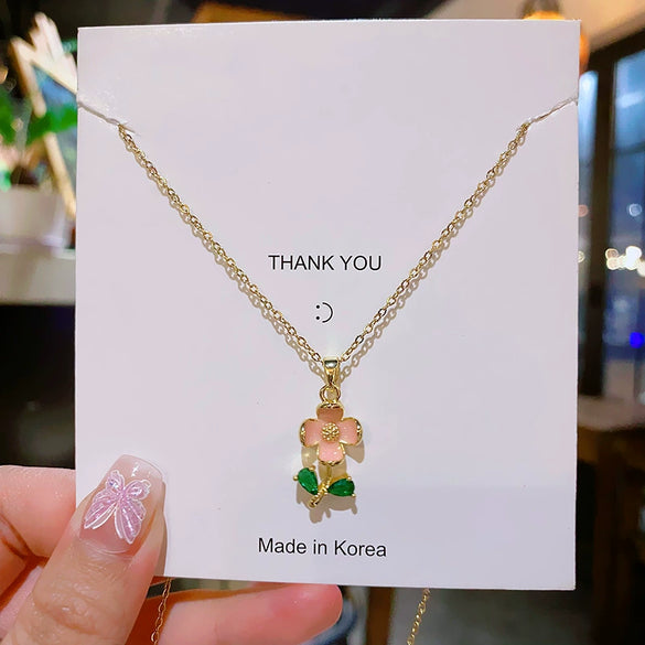 Wholesale Titanium Steel And Copper Women's Minimalist Geometric And Small Flower Pendant Necklace With Electroplating And Cross Chain