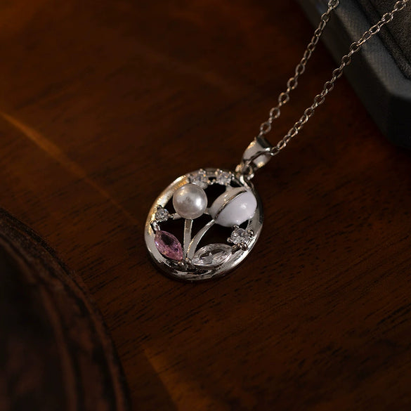 Wholesale Titanium Steel And Copper Women's Vintagestyle Threedimensional Flower Pendant Necklace With Embossed Design And Electroplating