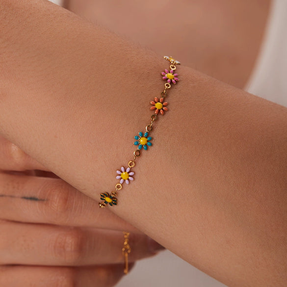 Wholesale Titanium Steel And Stainless Steel Electroplated Clavicle Chain With Geometric Pattern Bracelet And Daisy Pendant