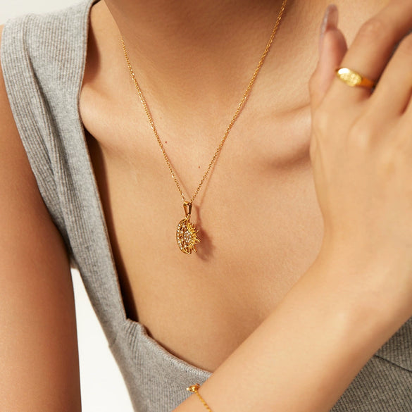 Wholesale Titanium Steel And Stainless Steel Necklace With Geometric Moon Pendant 18K Gold Plated