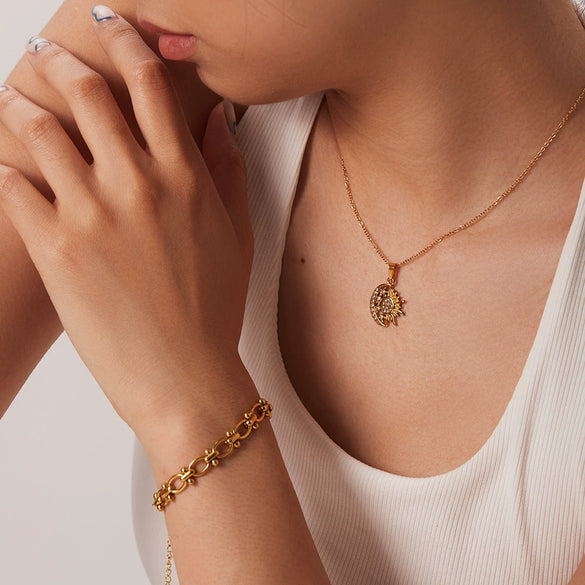 Wholesale Titanium Steel And Stainless Steel Necklace With Geometric Moon Pendant 18K Gold Plated