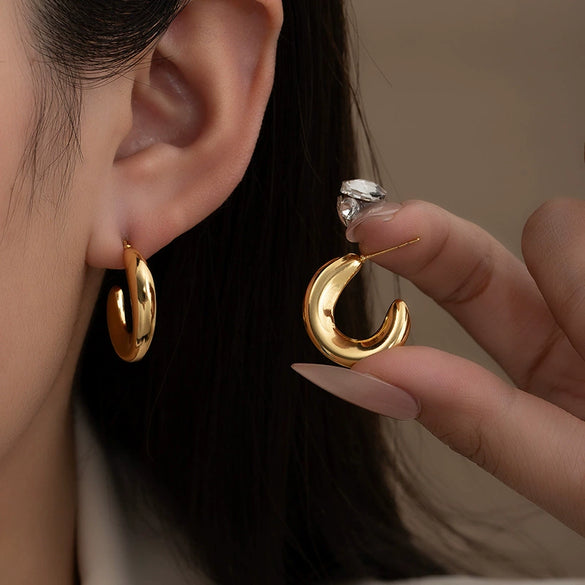 Wholesale Titanium Steel Asymmetrical Cshaped Electroplated Women's Simple Style Earrings