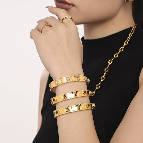 Wholesale Titanium Steel Bracelet With Clover Zircon Czech Glass Flower Buckle And Gear Design 18K Gold Plated
