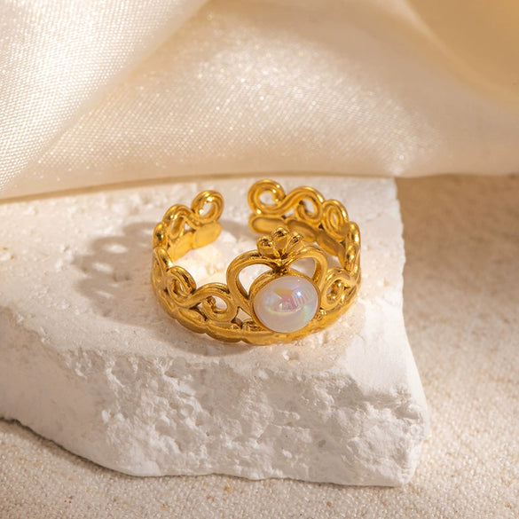 Wholesale Titanium Steel Crown Heart Shape Ring With 18K Gold Plating For Women