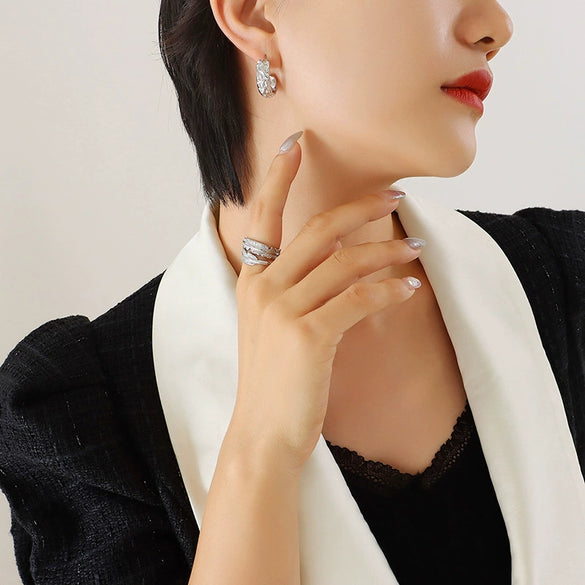 Wholesale 316L Stainless Steel Cshaped Earrings With 18K Gold Plated Retro And Elegant Personality Style