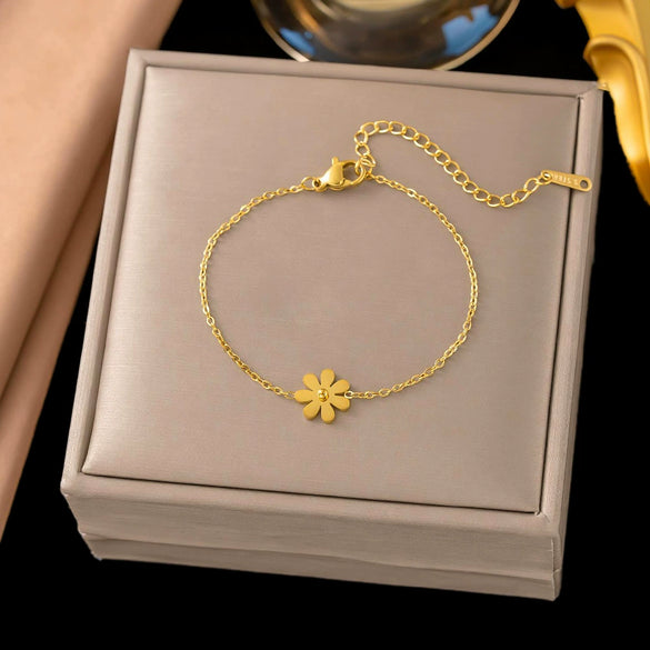 Wholesale Titanium Steel Electroplated Minimalist Geometric Daisy Pendant Accessories Set For Women Necklaces Earrings Bracelet Ring