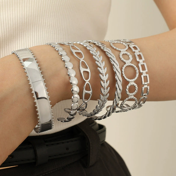 Wholesale 316L Stainless Steel Electroplated Retro Cshaped Hollow Out Personality Geometric Women's Bracelet