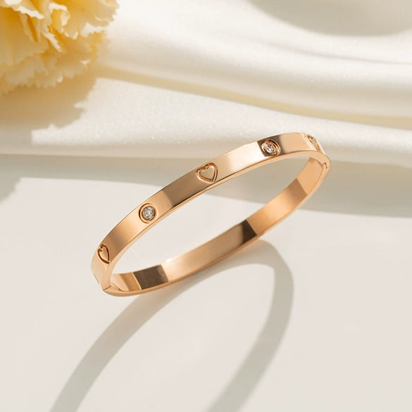 Wholesale Titanium Steel Fashion Fourleaf Clover Flower Buckle Electroplated Bracelet Jewelry