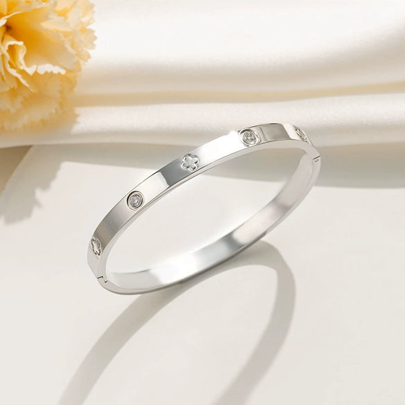 Wholesale Titanium Steel Fashion Fourleaf Clover Flower Buckle Electroplated Bracelet Jewelry