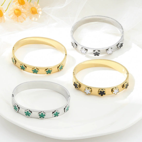 Wholesale Titanium Steel Flower Bracelet For Women With Electroplating Design And Fashion Style