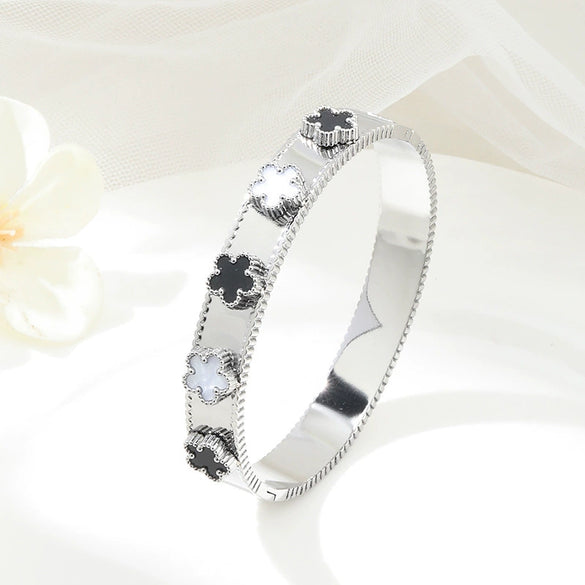 Wholesale Titanium Steel Flower Bracelet For Women With Electroplating Design And Fashion Style