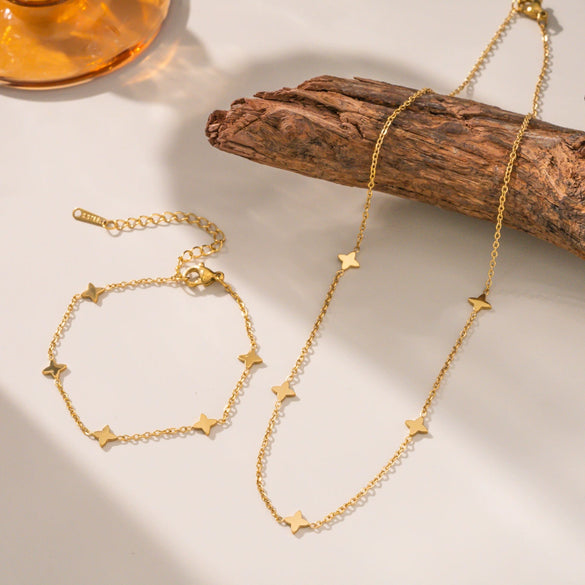 Wholesale Titanium Steel Four Leaf Clover Light Luxury Set With Electroplated 18K Gold Plated Bracelet For Women